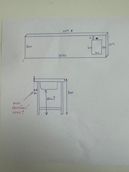 1) Nerezový stůl délka 3500, hloubka 700, výška 900, se dřezem 400x400x250 umístěným viz obrázek. Zadní a pravý lem . Odsazení zadních novou kvůli instalacím - cc 5cm